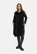 'Lunet' kjole – moderne, elegant & med karakterstærkt design